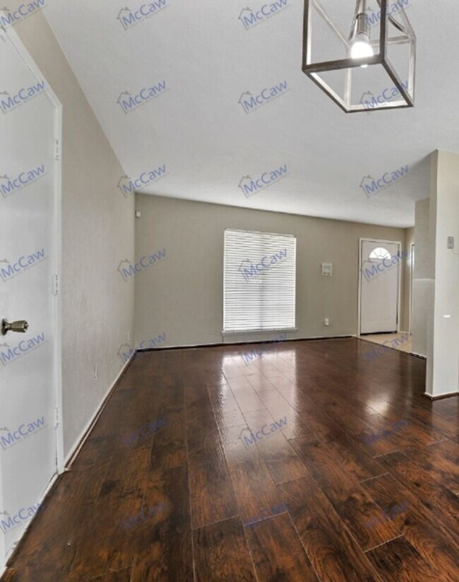 Building Photo - Charming 2/1 in Fort Worth!