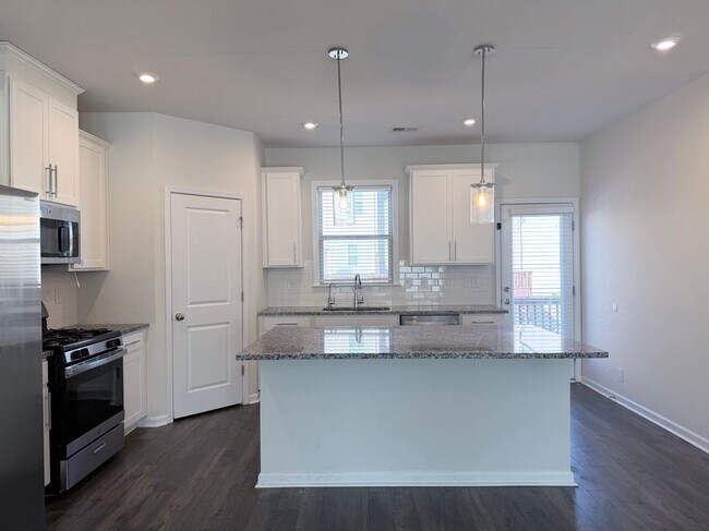 Building Photo - 3668 Hidden Valley Cir