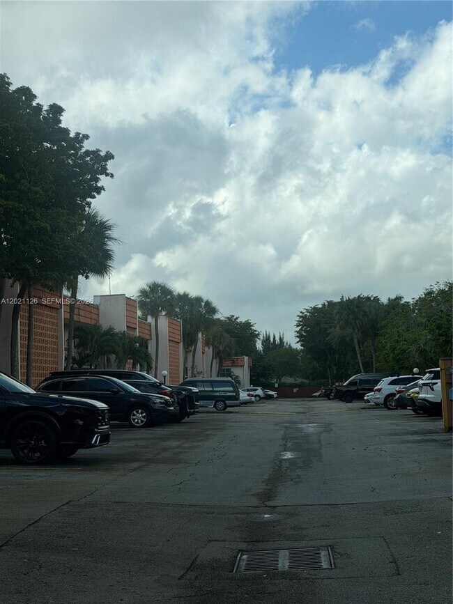 Foto del edificio - 7610 Stirling Rd