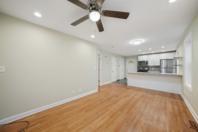 Building Photo - 1548 N Honore St