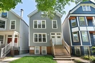 Building Photo - 1319 W Barry Ave