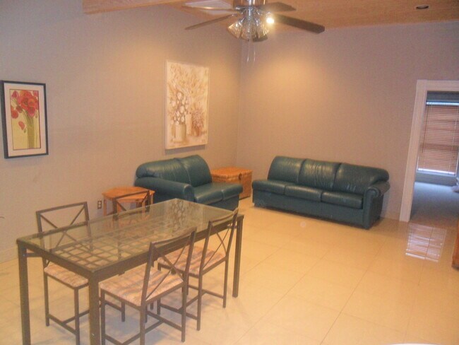 Foto del edificio - 1116 Lakeshore Dr