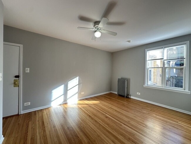 Building Photo - 914 W Dakin St