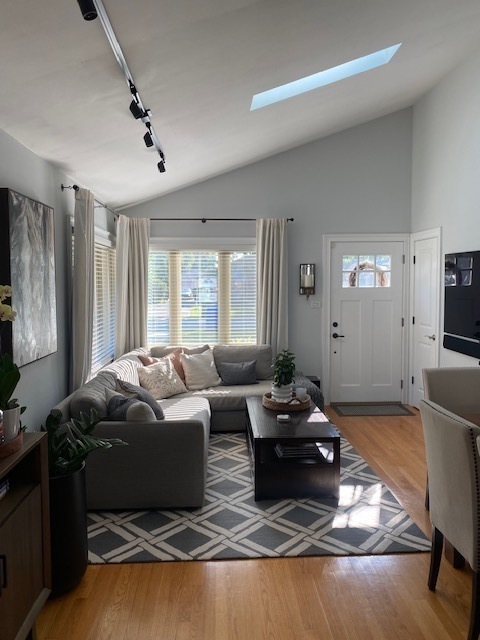 Building Photo - 604 N Pine St