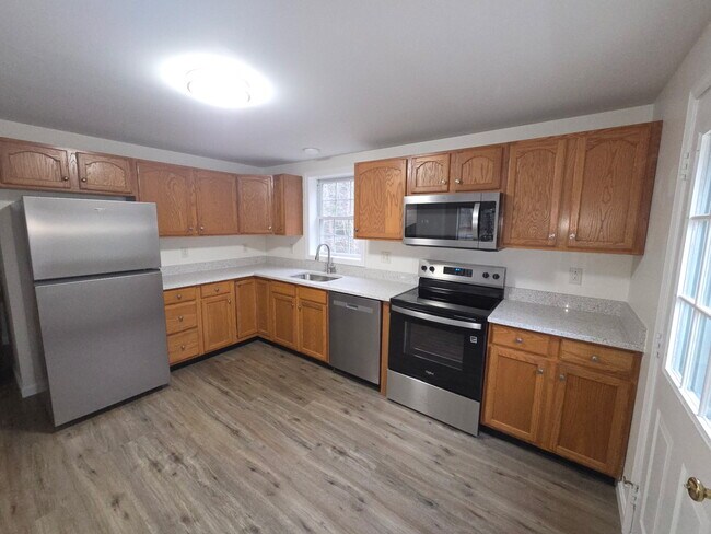 Building Photo - 5 Pine Crest Cir