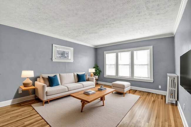 Building Photo - The Lake Villa