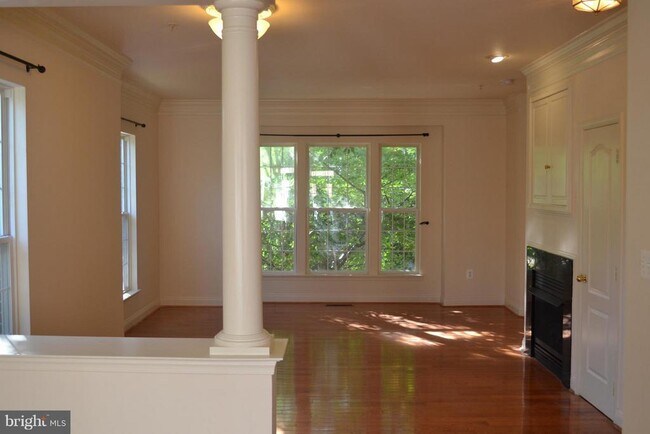 Foto del edificio - 218 Poplar Spring Rd