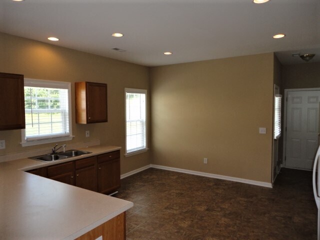 Building Photo - 6605 Springfield Village Ln