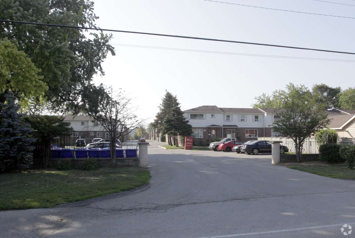 Primary Photo - Glenwood Park Townhomes