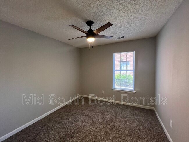 Foto del edificio - 4406 Forest Valley Cove