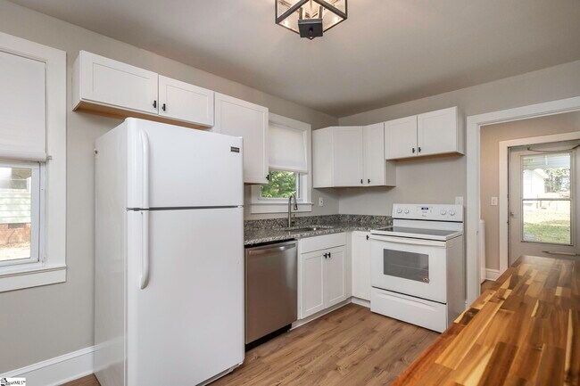 Foto del edificio - 379 S 577