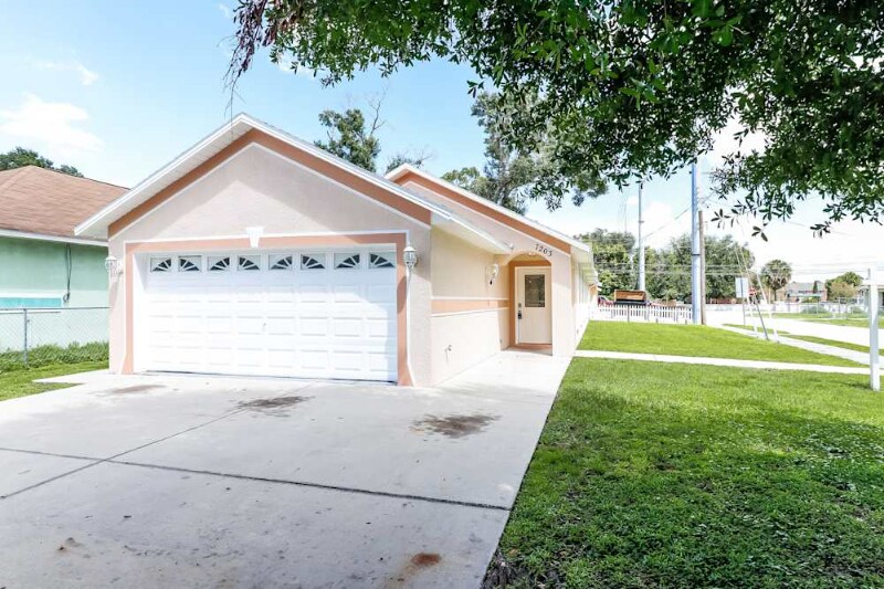 Foto principal - 7204 Donald Ave