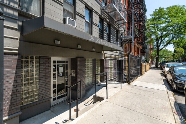 Entrada - 228 E Second St