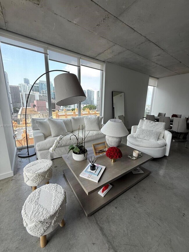 Foto del edificio - 151 SE 1st St