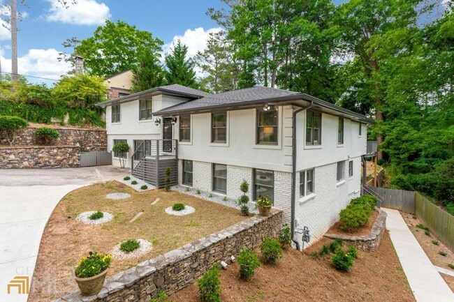 Building Photo - 3131 Dale Dr NE