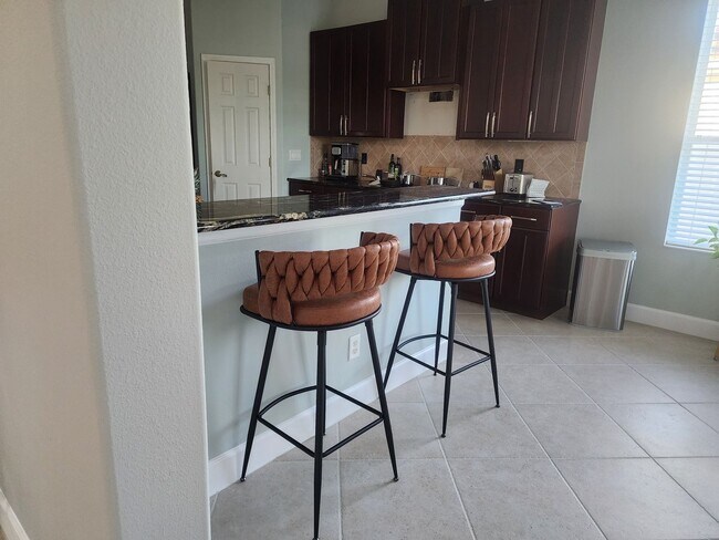 Foto del edificio - NORTH PORT - Rare Waterfront 4 bedroom poo...