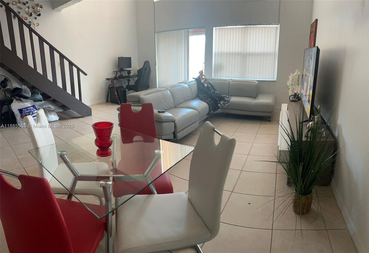 Foto principal - 18111 NW 68th Ave