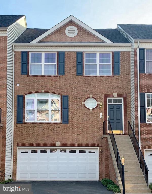Primary Photo - 124 Ivy Hills Terrace
