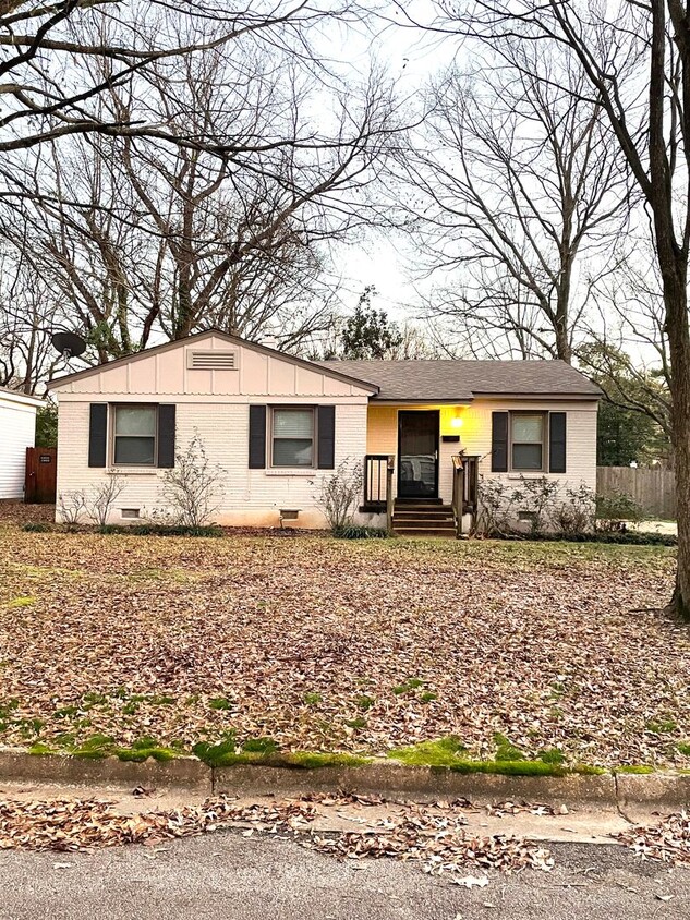 Primary Photo - 3BD/1BA Home Located in East Memphis!