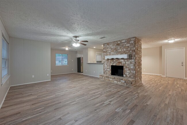 Foto del edificio - 3214 Three Pines Dr