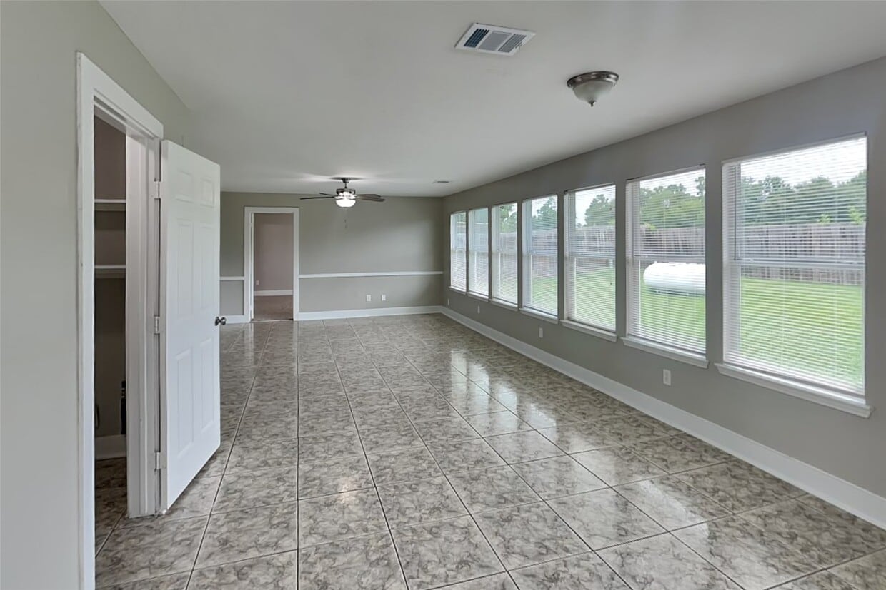 Building Photo - 430 Fishawk Way