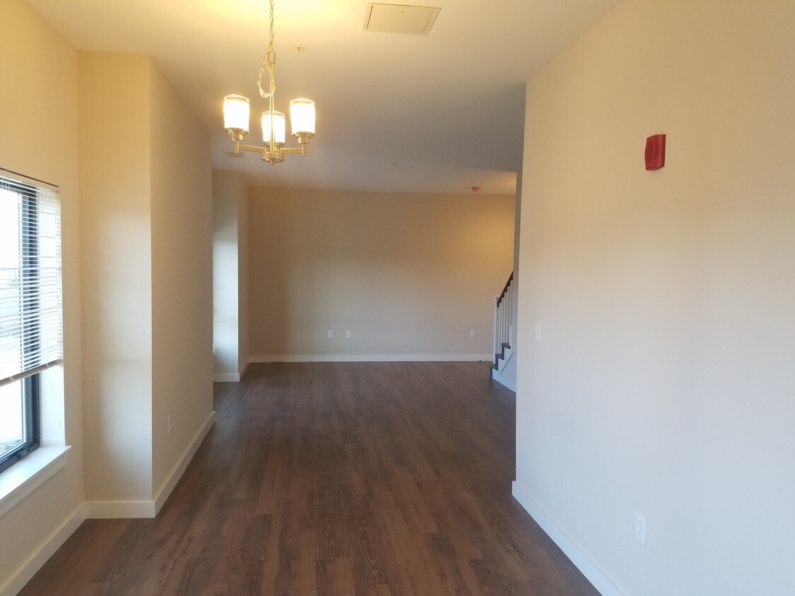 Foto principal - 560 Moody St