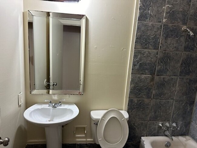 Foto del edificio - 1139 Wooddell Dr