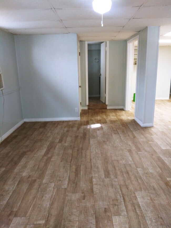 Building Photo - 7107 Arlet Dr