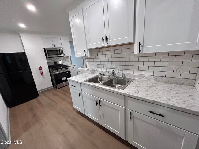 Building Photo - 2523 Callahan Ave