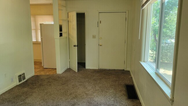 Foto del edificio - 2 Bedrooms, 1 Bathroom Single Family Home ...