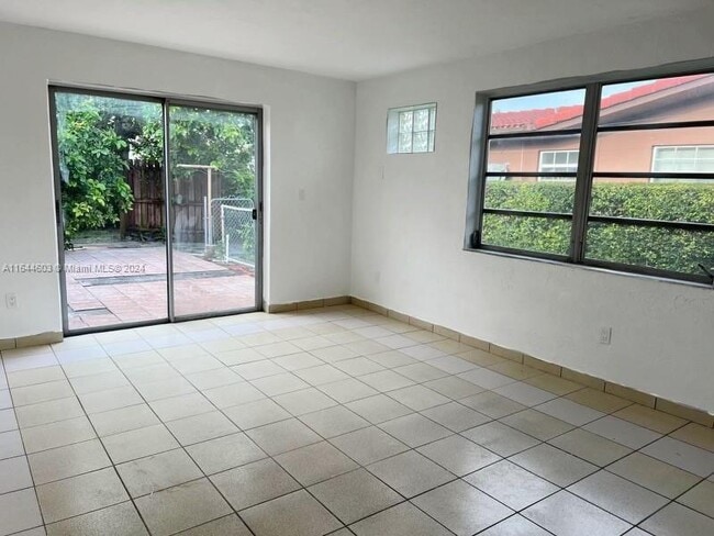 Building Photo - 109 SW 115th Ave
