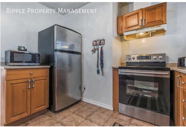 Building Photo - SPACIOUS 3 BEDS, 1.5 BATHS MAIN FLOOR | PRIVATE FENCED BACKYARD