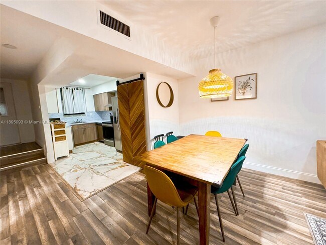 Foto del edificio - 1671 NE 142nd St