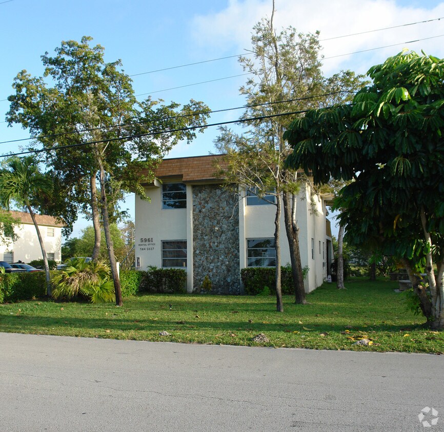 Building Photo - Lakeview Apartments