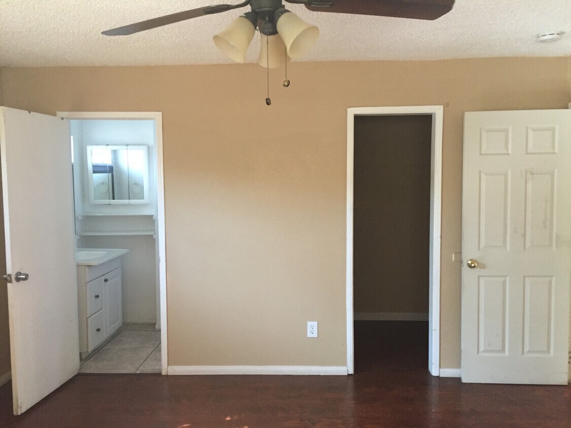 Recamara - 16531 Vine St