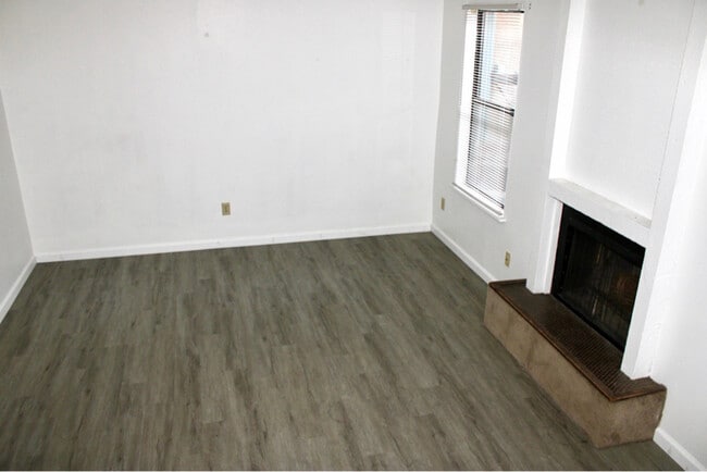 Building Photo - 3747 Donovan Dr