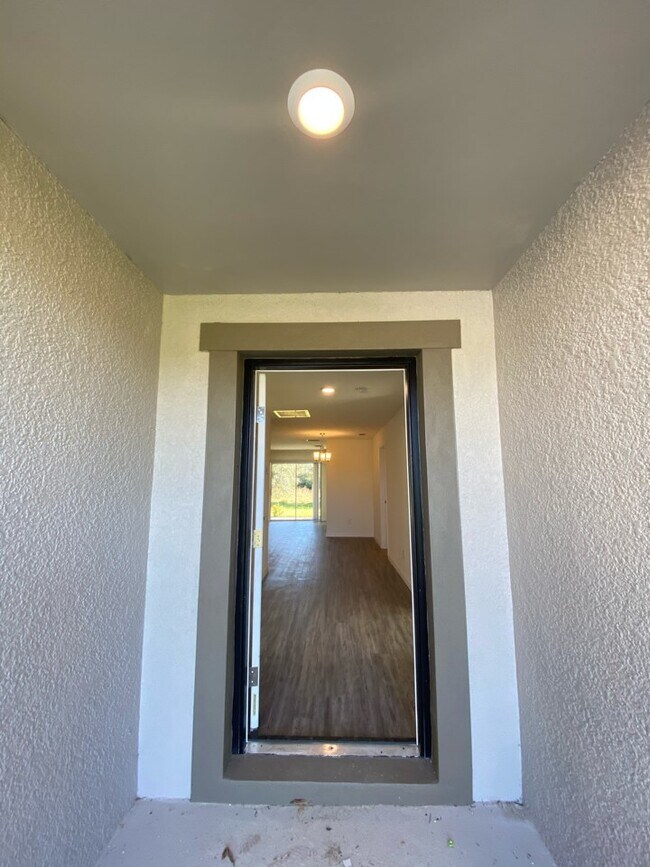 Foto del edificio - Beautiful NEW Duplex for Rent in Punta Gorda!