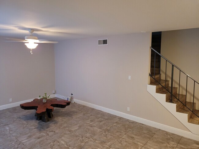 Building Photo - 32 Laredo Pl