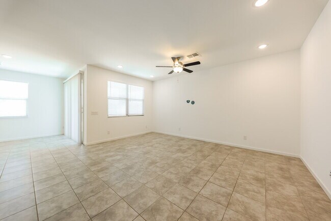Building Photo - 12642 W Daley Ln