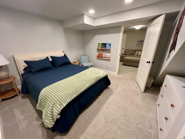 Foto del edificio - 6120 W Valley View Dr
