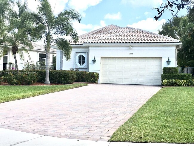 Foto del edificio - 2558 Bay Pointe Dr