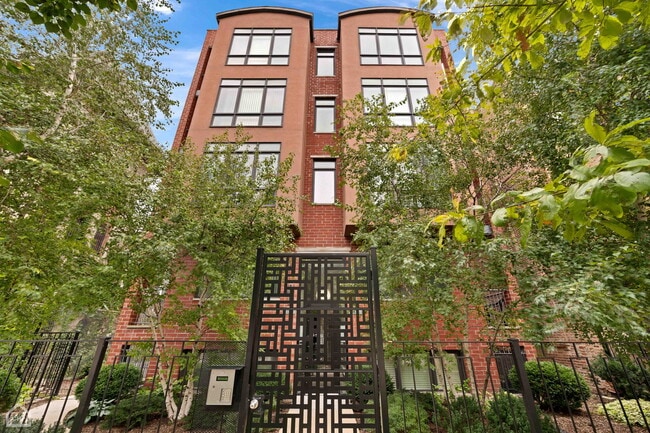 Building Photo - 4417 S Indiana Ave
