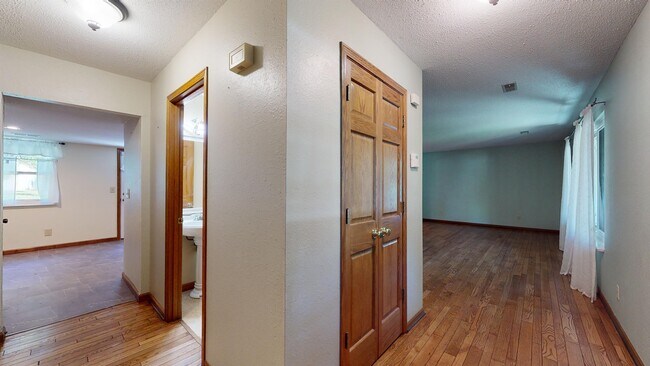 Foto del edificio - 316 Flagstone Dr