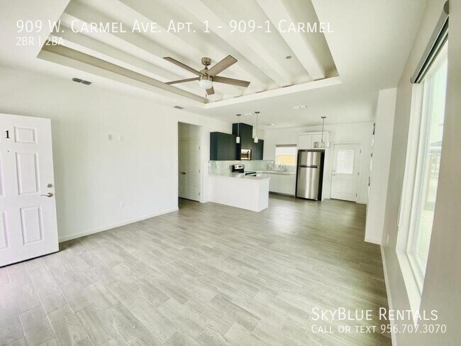 Foto del edificio - 909 W Carmel Ave