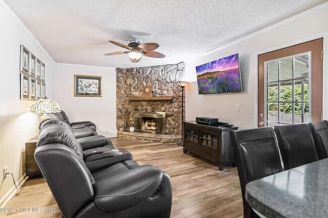Foto del edificio - 4872 Lofty Pines Cir W