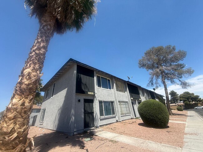 Foto del edificio - ***JUSTED REDUCED!!!*** Two-bedroom, one-and-a-half-bath townhouse in North Las Vegas.