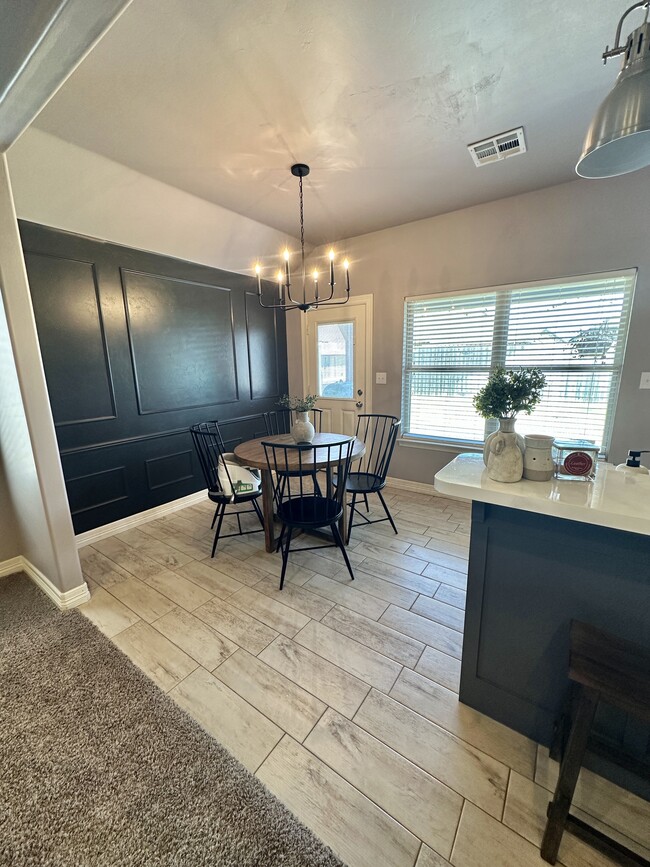 Foto del edificio - 2613 Hayride Dr