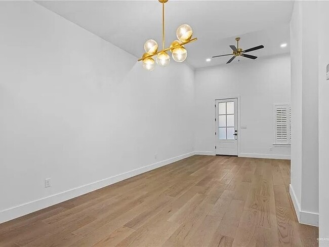 Building Photo - 645 Esplanade Ct