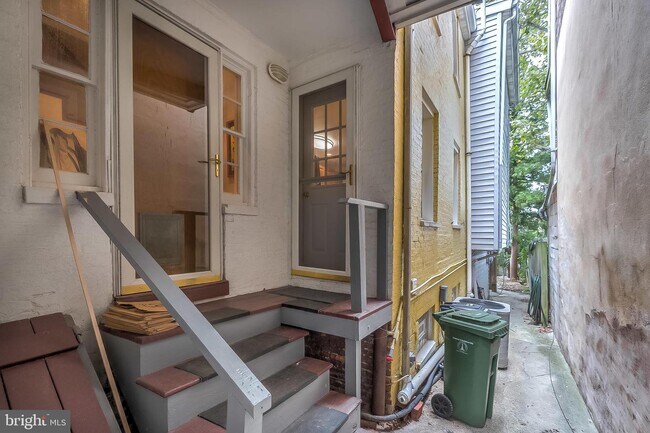 Building Photo - 130 S Washington St