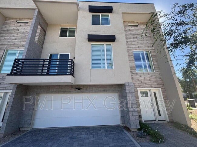 Building Photo - 430 W 7th St